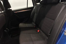 sininen Skoda Octavia 2014 kuva 18.