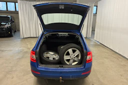 sininen Skoda Octavia 2014 kuva 19.