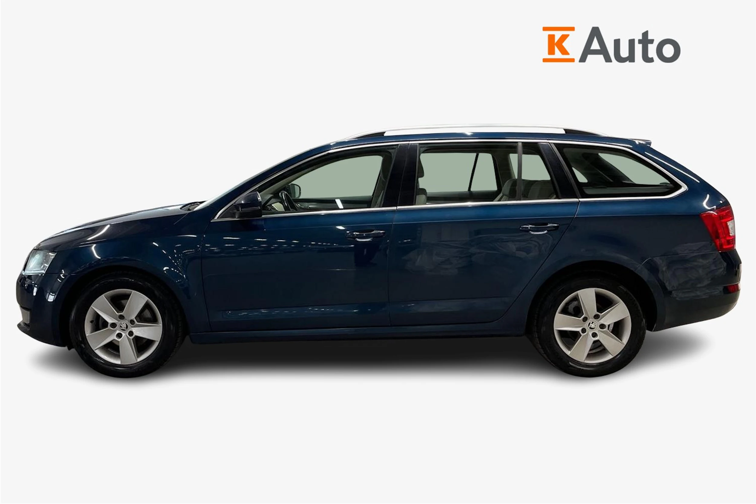 sininen Skoda Octavia 2013 kuva 5.