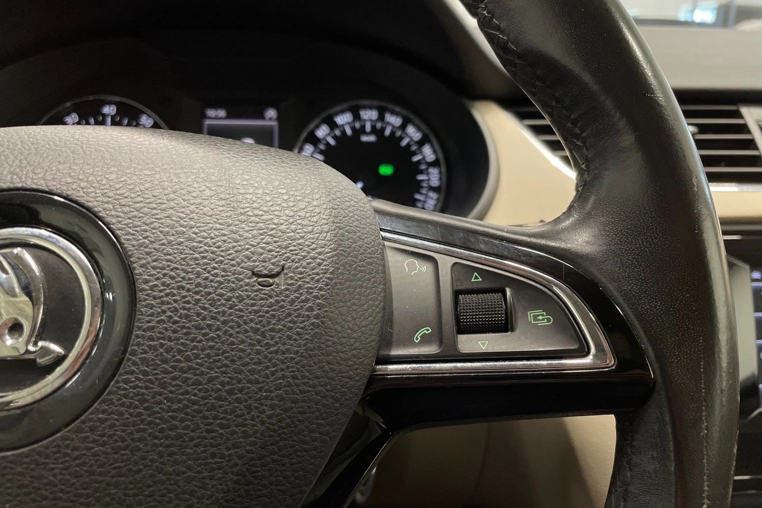 sininen Skoda Octavia 2013 kuva 18.