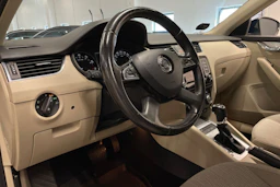 sininen Skoda Octavia 2013 kuva 20.