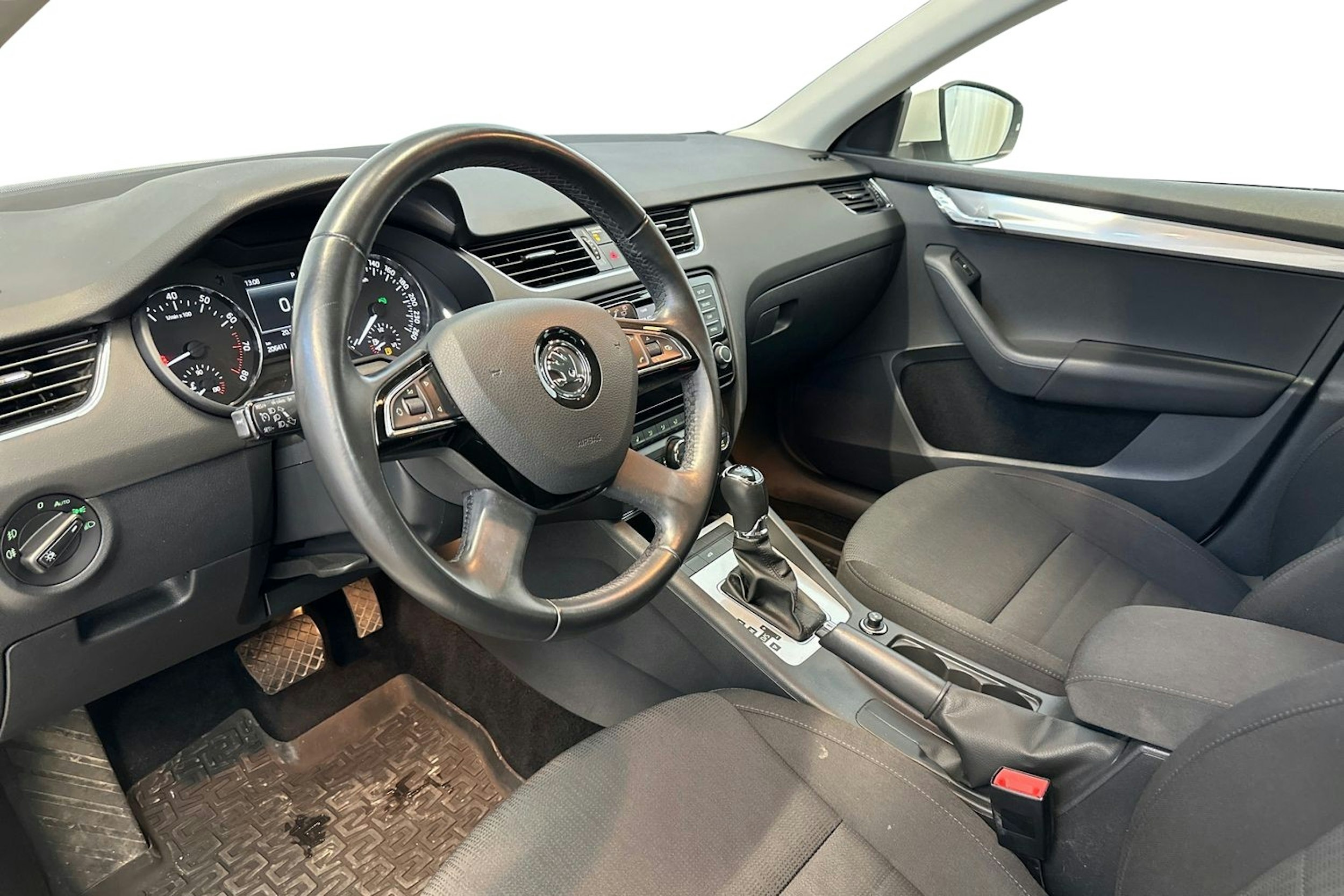 Valkoinen Skoda OCTAVIA 2014 kuva 7.