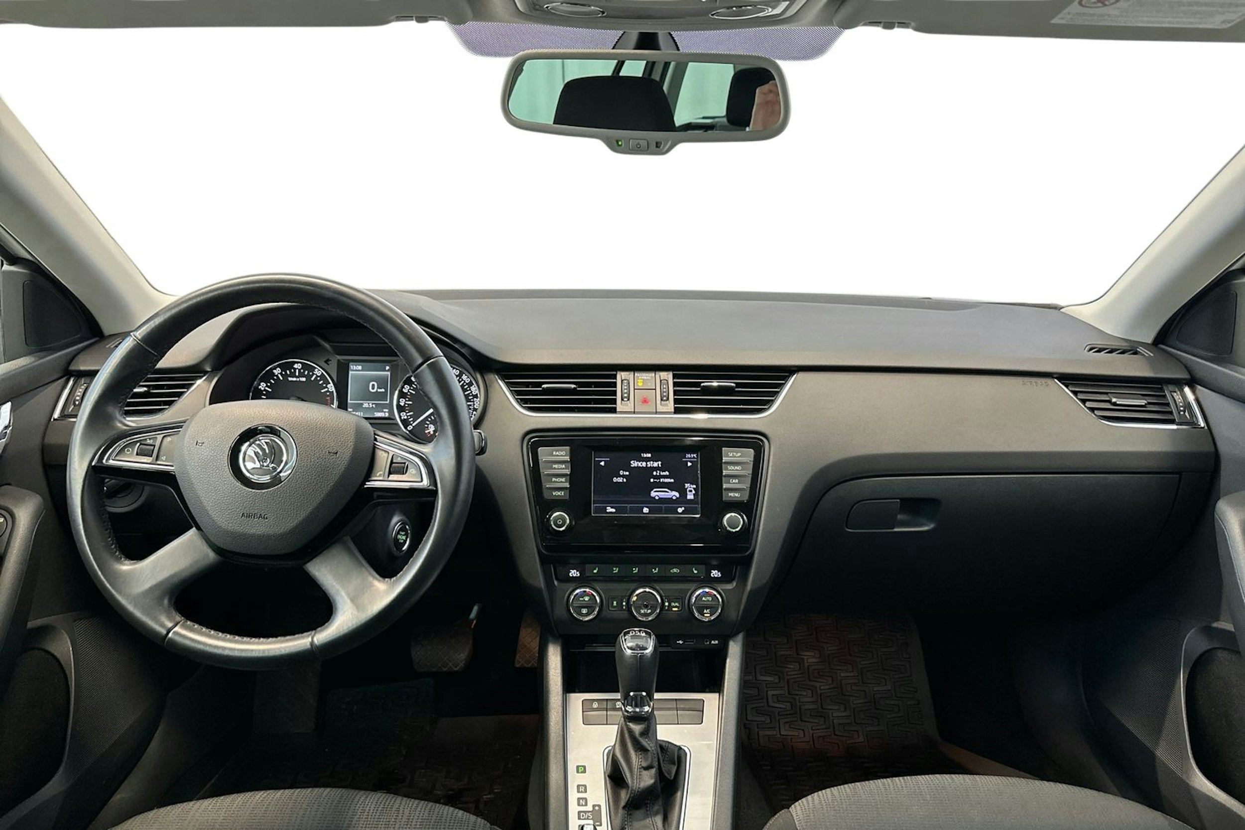 Valkoinen Skoda OCTAVIA 2014 kuva 9.