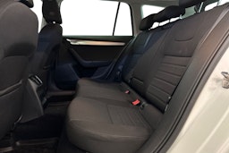 Valkoinen Skoda OCTAVIA 2014 kuva 10.