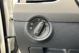 Valkoinen Skoda OCTAVIA 2014 kuva 17.