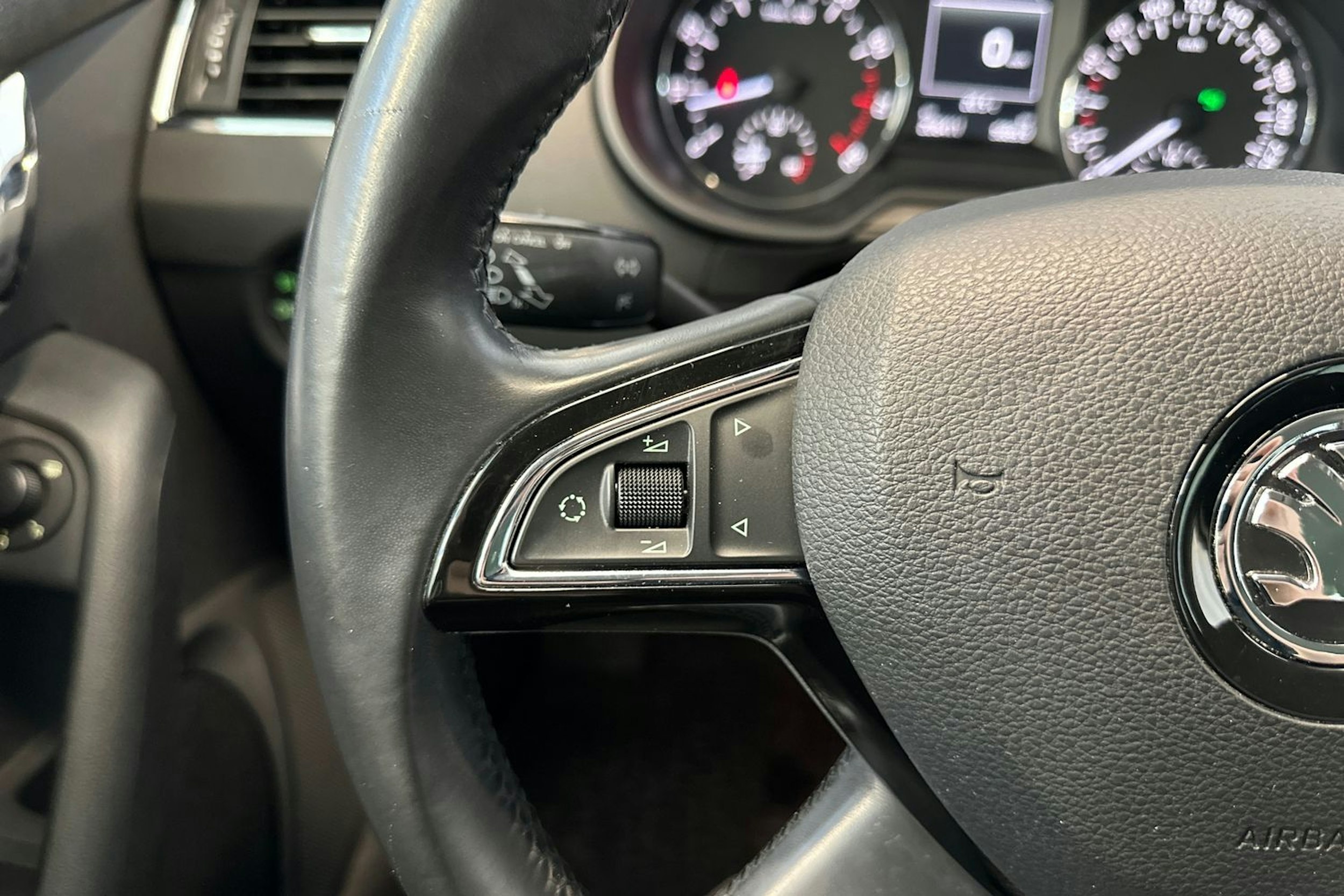 Valkoinen Skoda OCTAVIA 2014 kuva 18.
