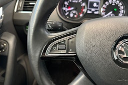 Valkoinen Skoda OCTAVIA 2014 kuva 18.