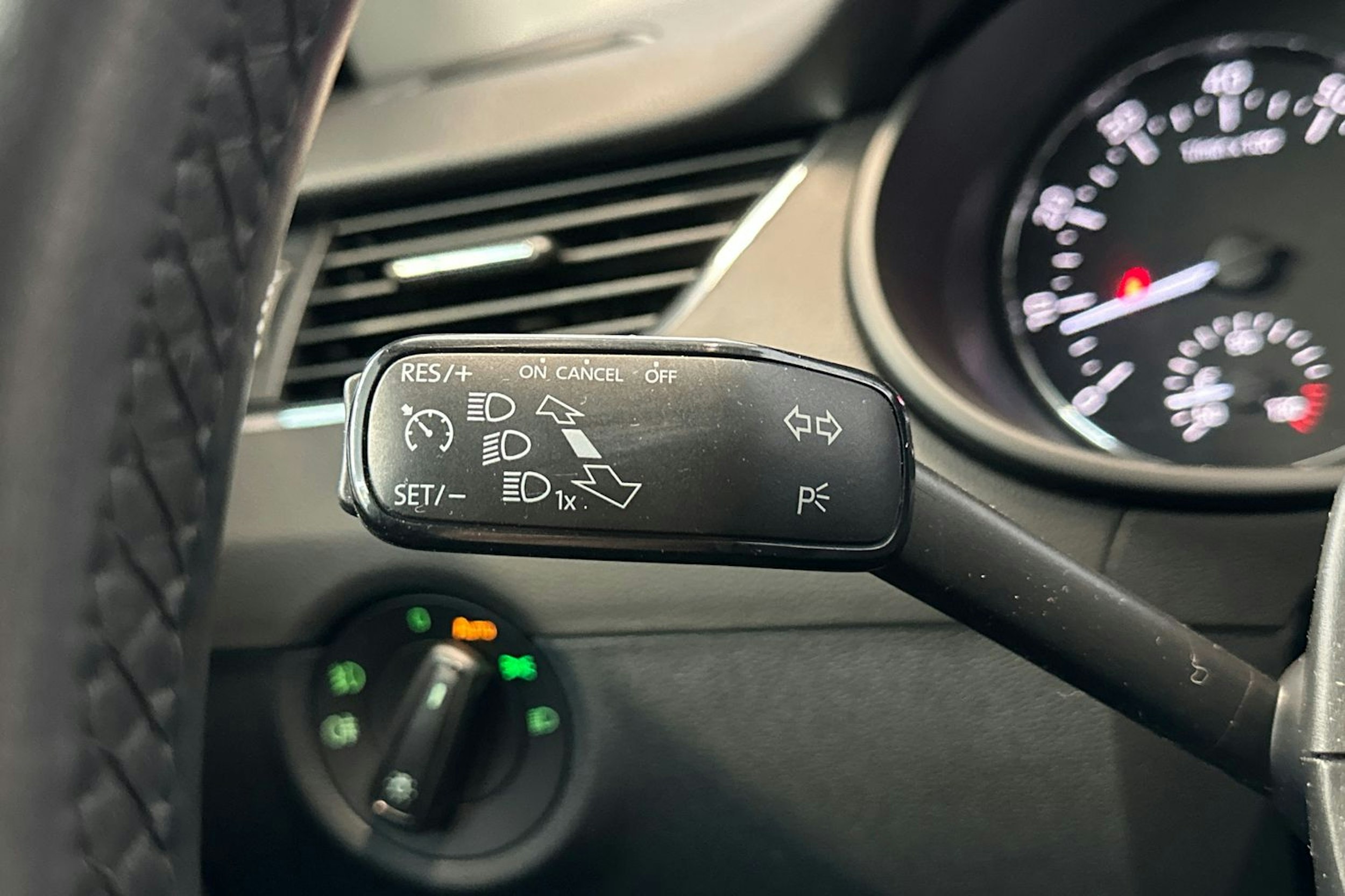 Valkoinen Skoda OCTAVIA 2014 kuva 19.