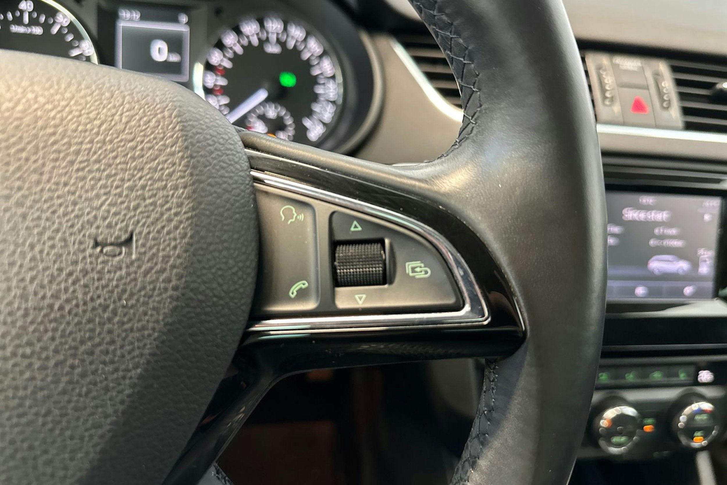 Valkoinen Skoda OCTAVIA 2014 kuva 20.
