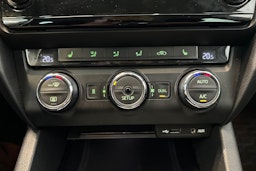 Valkoinen Skoda OCTAVIA 2014 kuva 25.