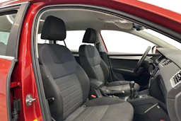 punainen Skoda Octavia 2014 kuva 7.