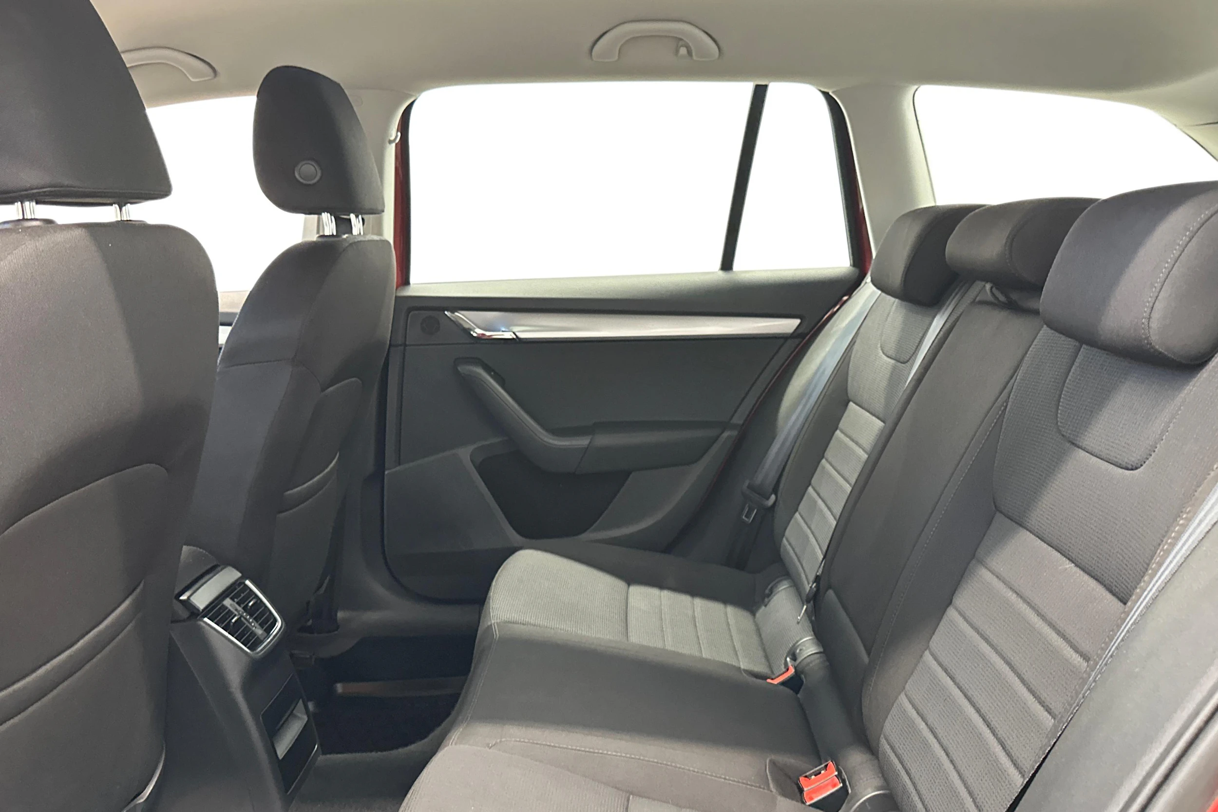 punainen Skoda Octavia 2014 kuva 8.