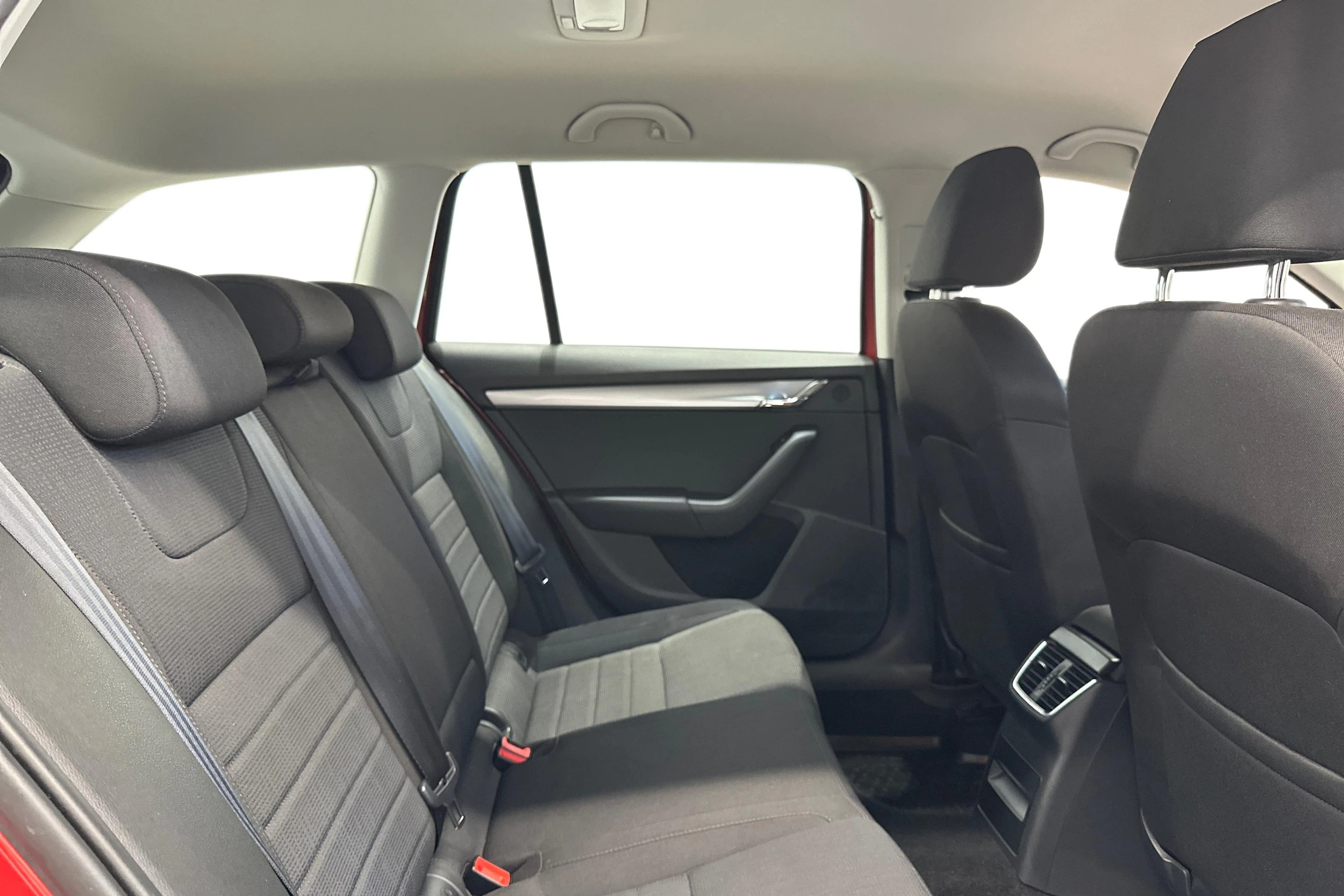 punainen Skoda Octavia 2014 kuva 9.