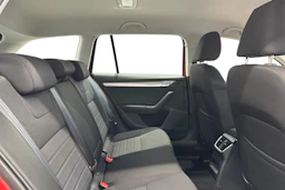 punainen Skoda Octavia 2014 kuva 9.