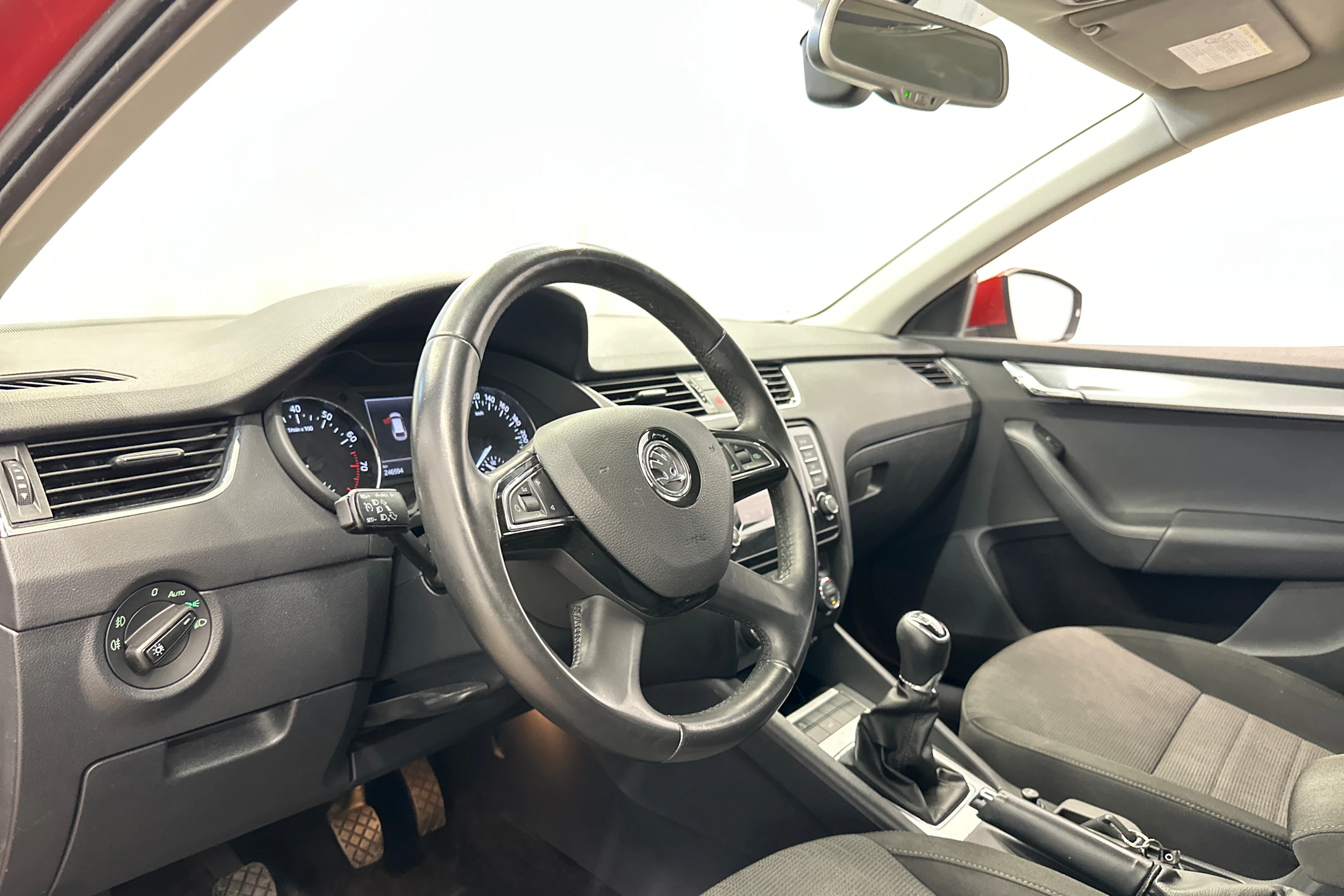 punainen Skoda Octavia 2014 kuva 10.