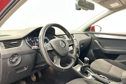 punainen Skoda Octavia 2014 kuva 10.