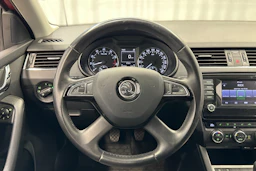 punainen Skoda Octavia 2014 kuva 12.