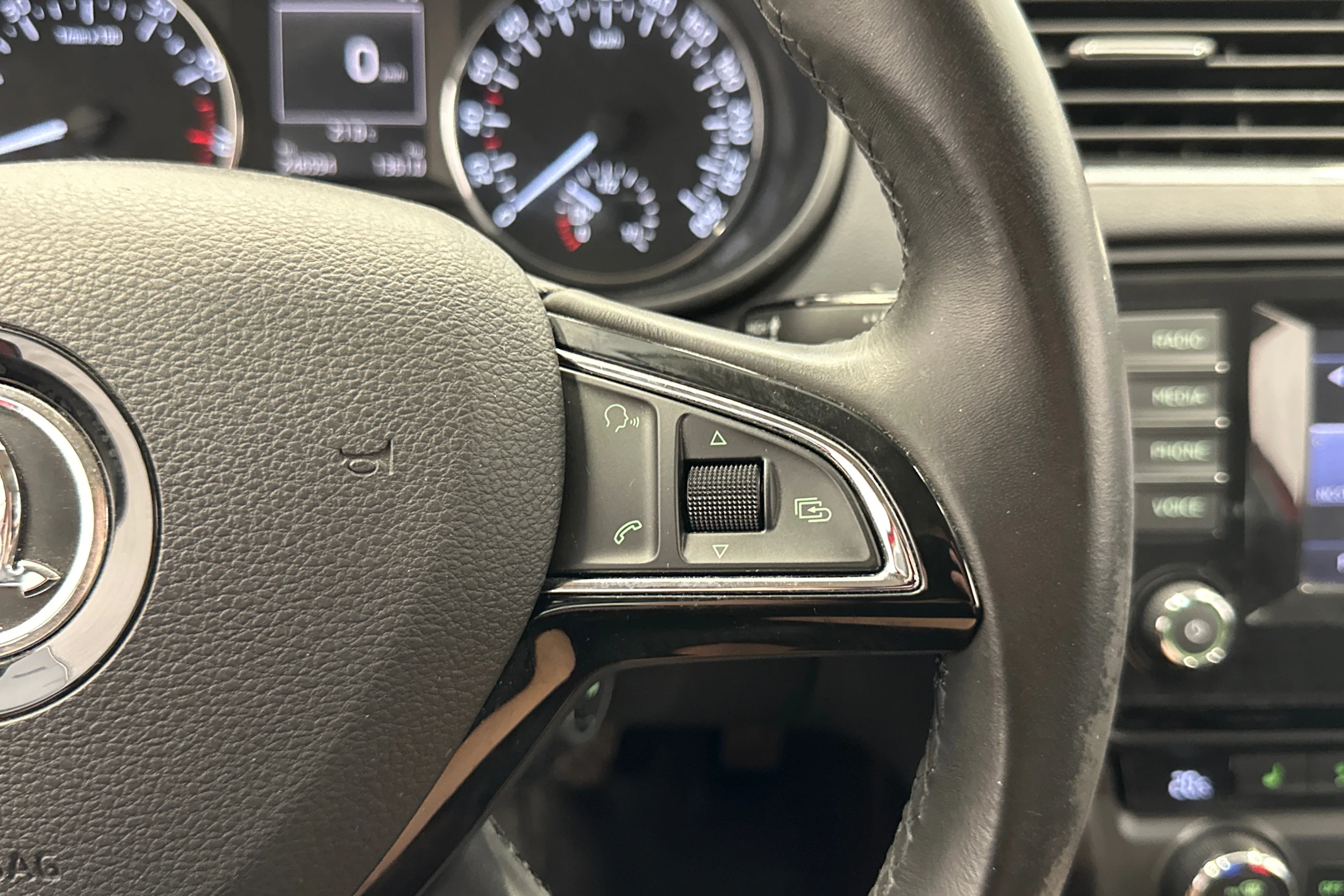 punainen Skoda Octavia 2014 kuva 14.
