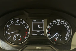 punainen Skoda Octavia 2014 kuva 15.