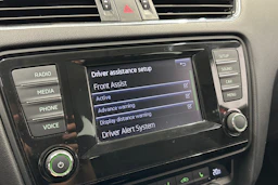 punainen Skoda Octavia 2014 kuva 19.