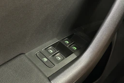 punainen Skoda Octavia 2014 kuva 23.