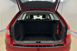 punainen Skoda Octavia 2014 kuva 24.