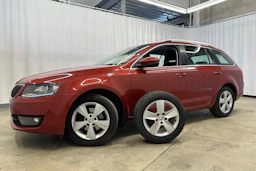 punainen Skoda Octavia 2014 kuva 27.