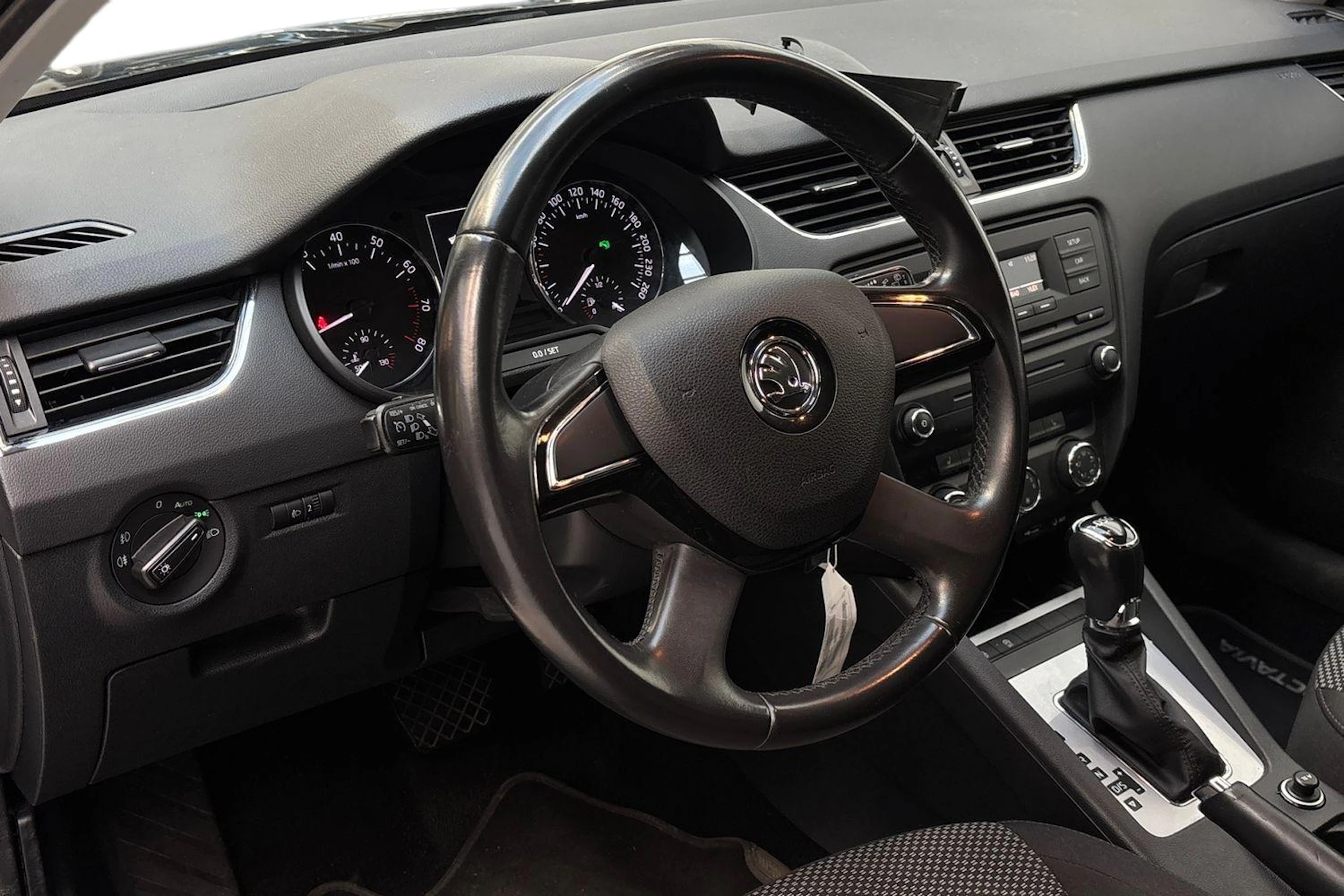 musta Skoda Octavia 2014 kuva 6.