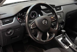 musta Skoda Octavia 2014 kuva 6.