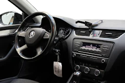 musta Skoda Octavia 2014 kuva 7.
