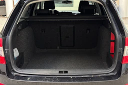musta Skoda Octavia 2014 kuva 13.
