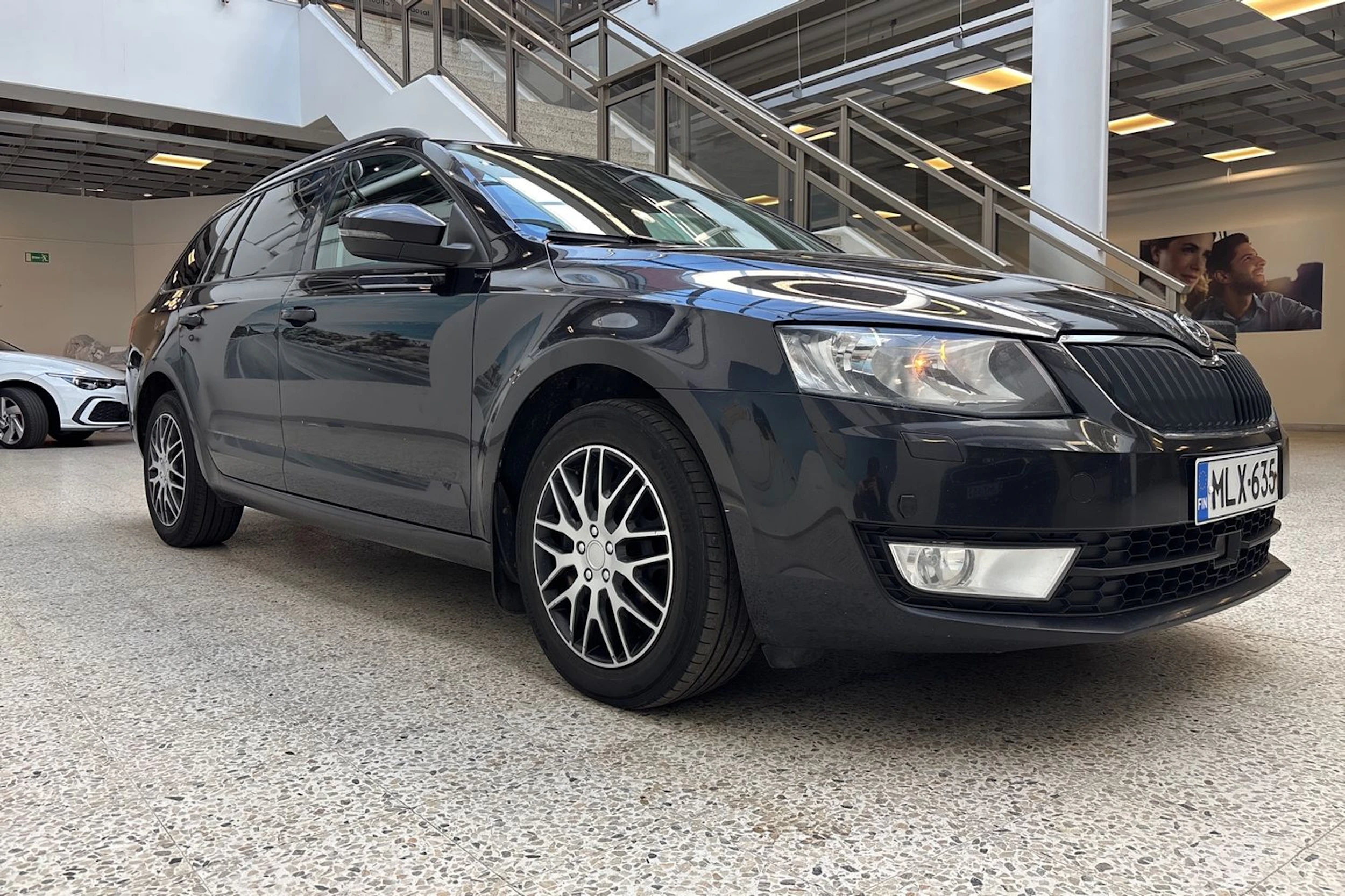 musta Skoda Octavia 2014 kuva 16.