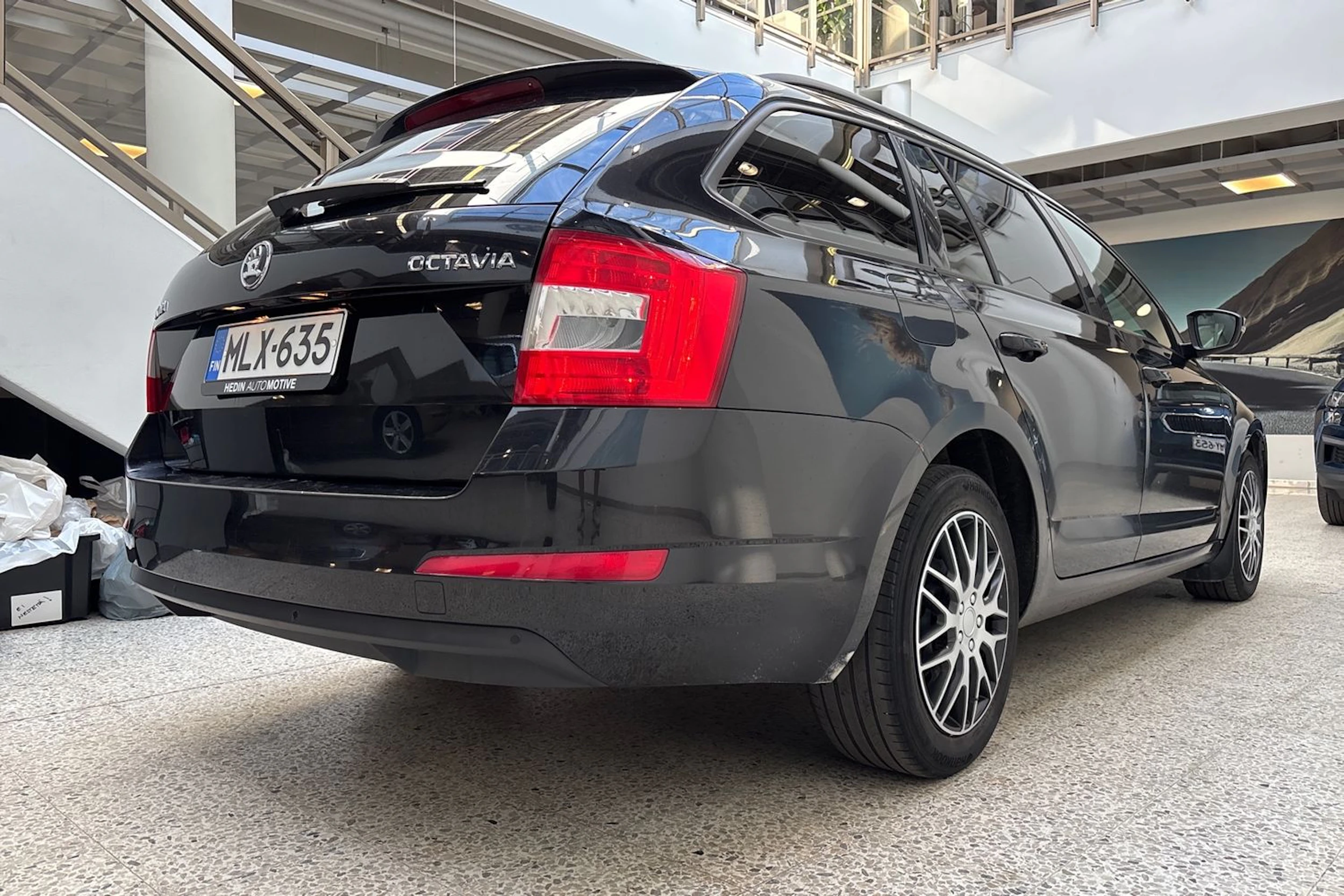 musta Skoda Octavia 2014 kuva 18.