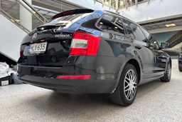 musta Skoda Octavia 2014 kuva 18.