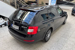 musta Skoda Octavia 2014 kuva 19.