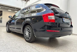 musta Skoda Octavia 2014 kuva 20.