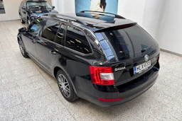 musta Skoda Octavia 2014 kuva 21.