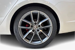 valkoinen Skoda Octavia 2014 kuva 9.