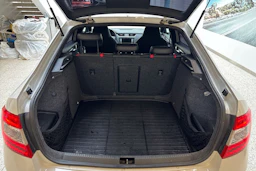 valkoinen Skoda Octavia 2014 kuva 12.