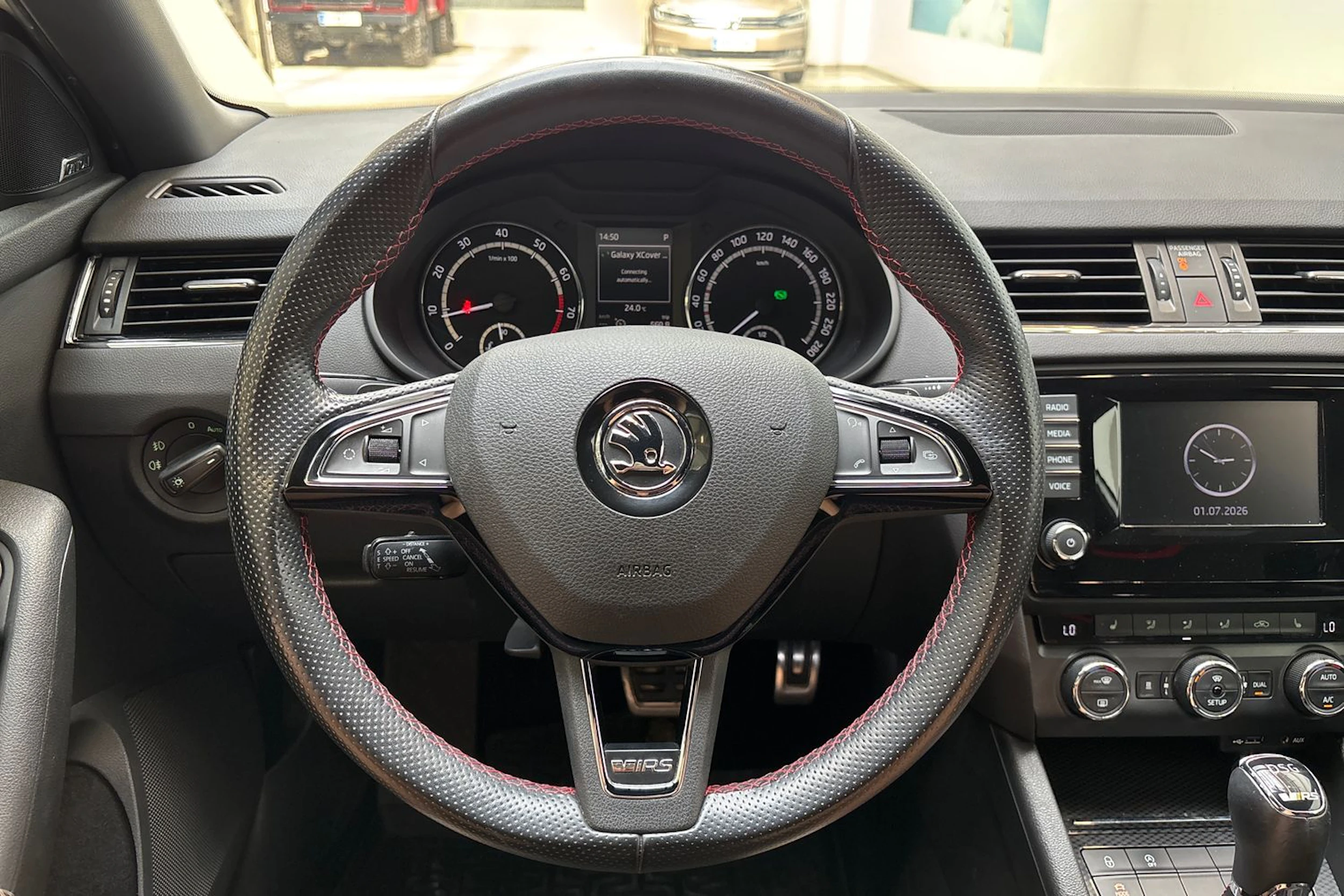 valkoinen Skoda Octavia 2014 kuva 18.