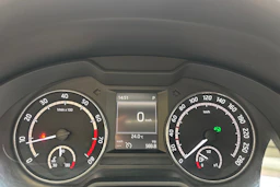 valkoinen Skoda Octavia 2014 kuva 19.