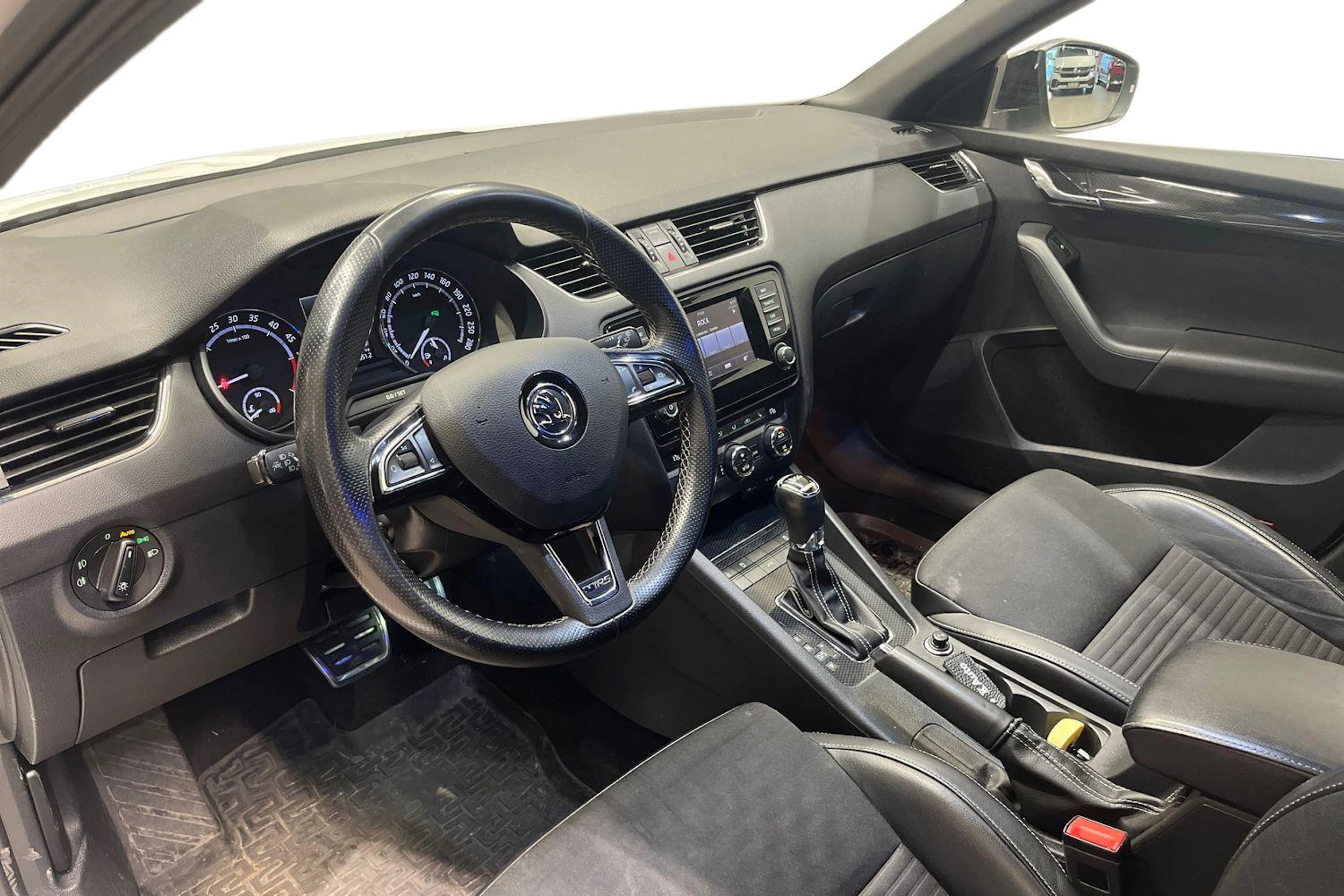 valkoinen Skoda Octavia 2014 kuva 3.