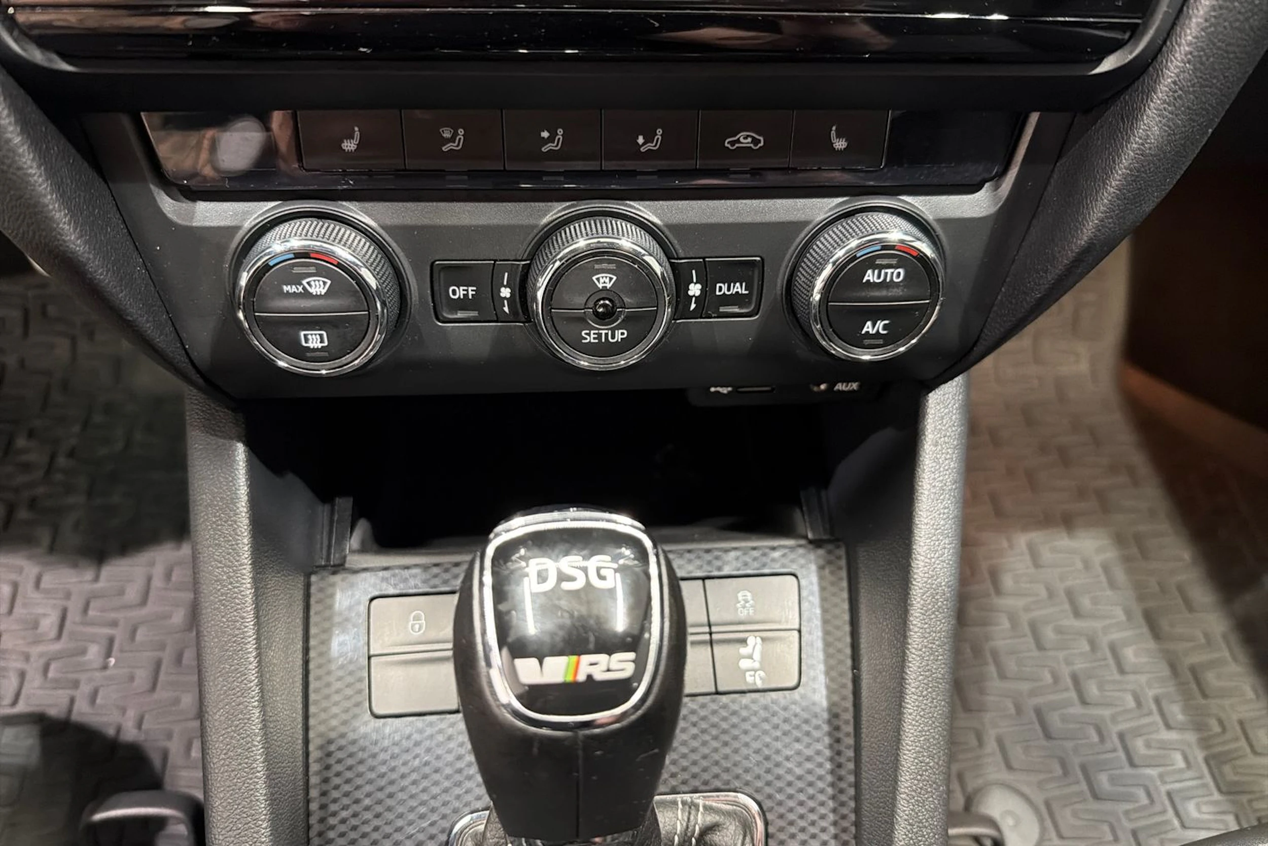 valkoinen Skoda Octavia 2014 kuva 20.