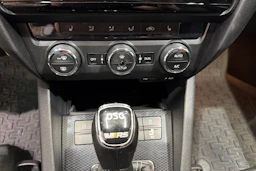 valkoinen Skoda Octavia 2014 kuva 20.