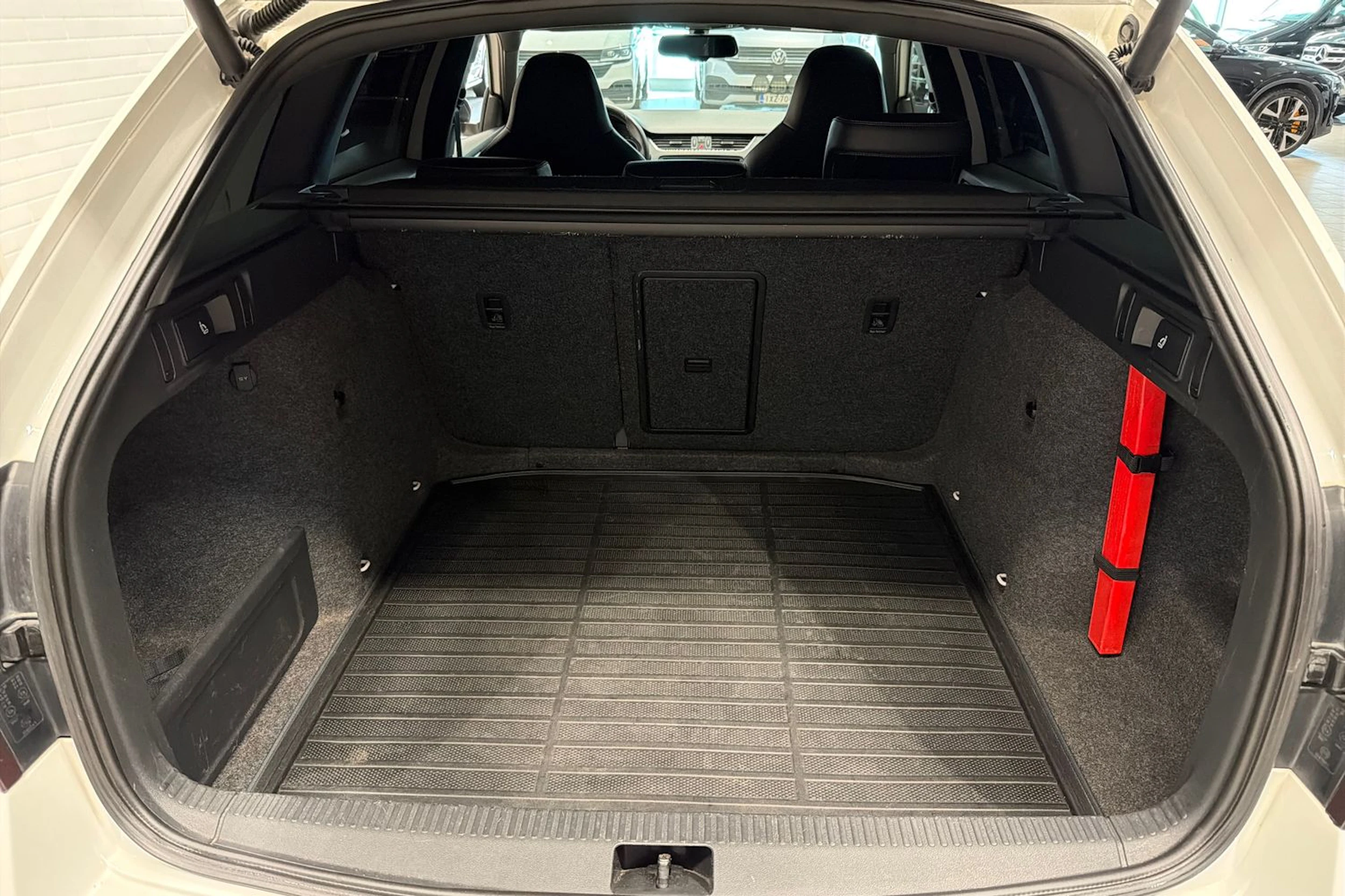 valkoinen Skoda Octavia 2014 kuva 22.