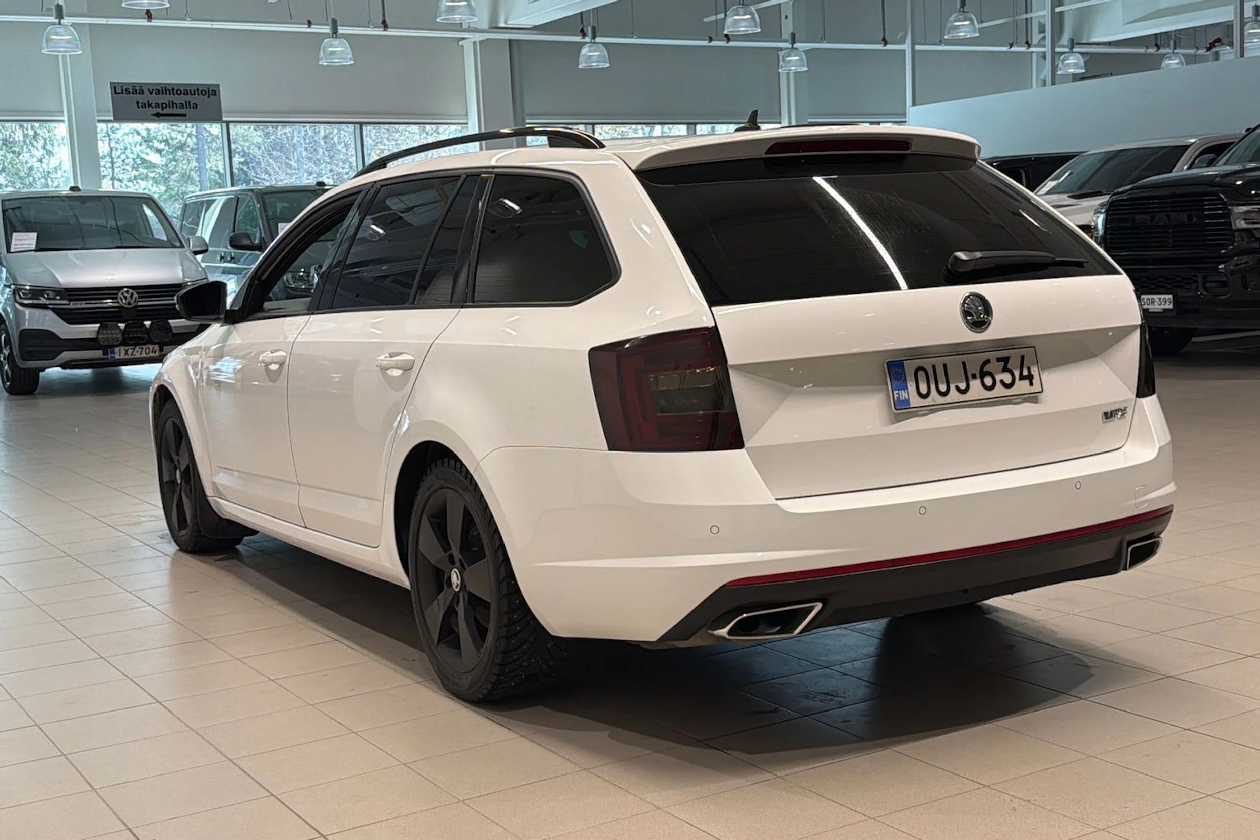 valkoinen Skoda Octavia 2014 kuva 25.