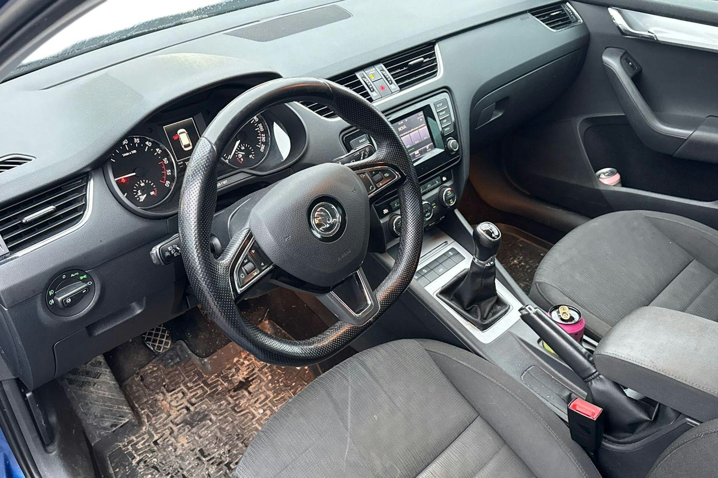 sininen Skoda Octavia 2014 kuva 3.