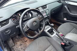 sininen Skoda Octavia 2014 kuva 3.