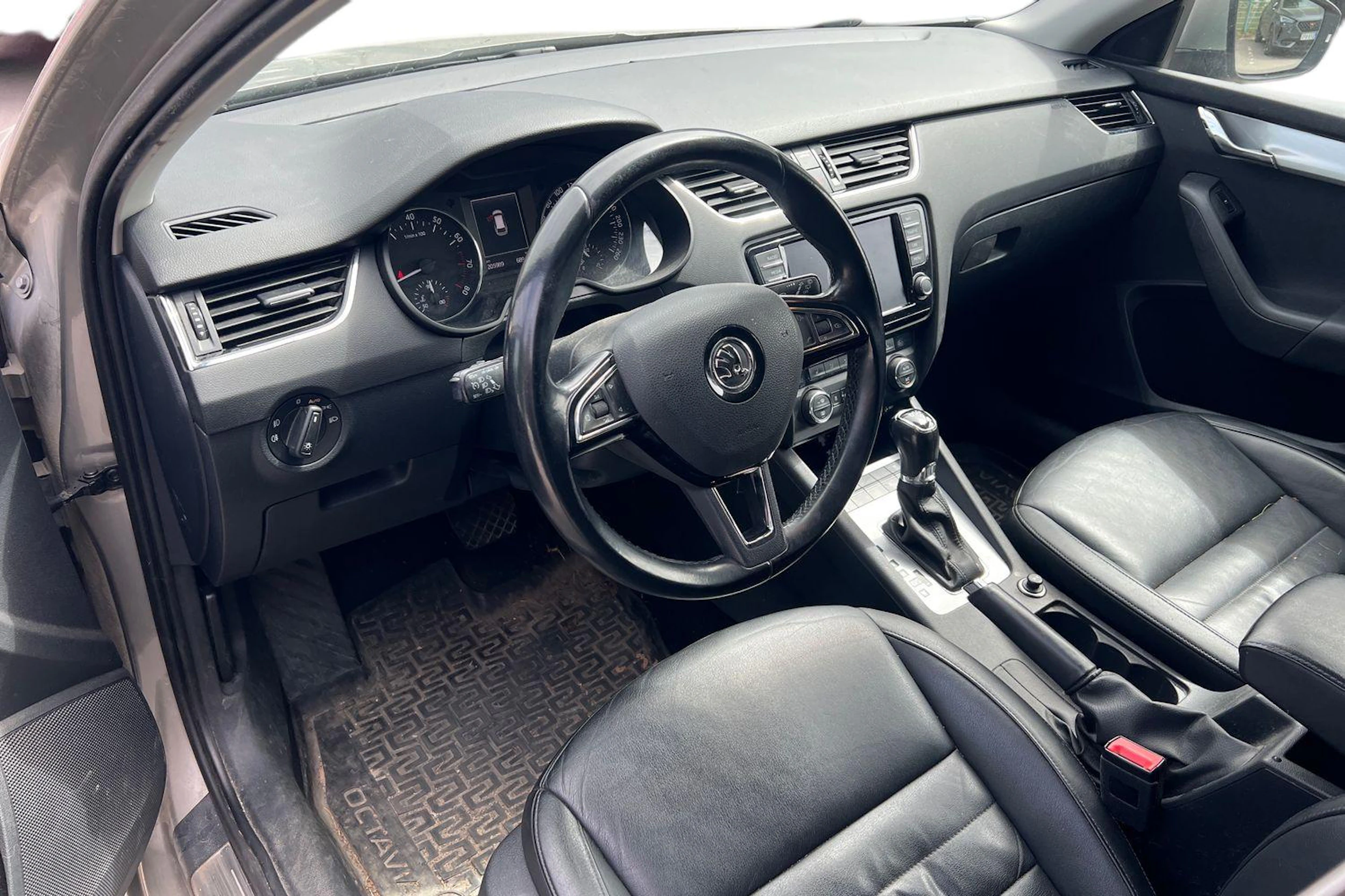 ruskea (beige) Skoda Octavia 2014 kuva 3.