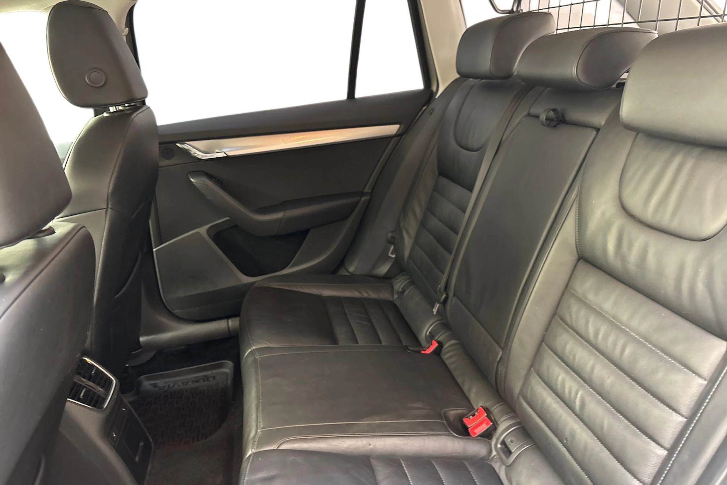 ruskea (beige) Skoda Octavia 2014 kuva 8.
